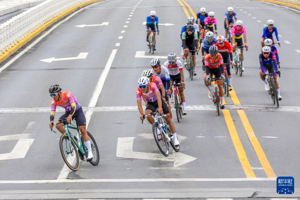 车大赛在拉, AA 车大赛在拉, AA