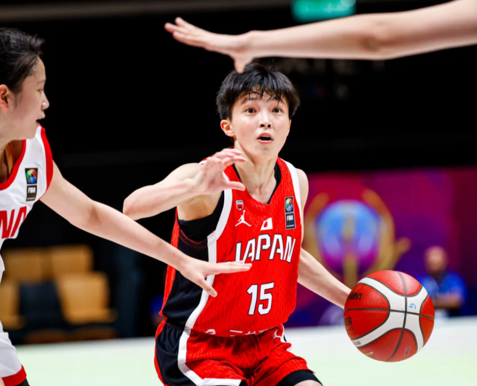 赛她也打过, 篮板的豪华